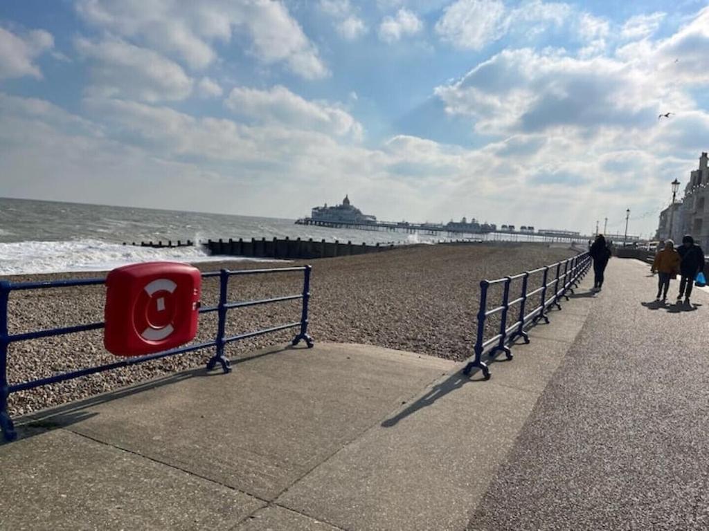 "The Quirky" Seafront Apartment イーストボーン エクステリア 写真